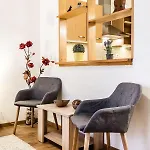 Apartmán Downtown Charm With Balcony And Garden View *
