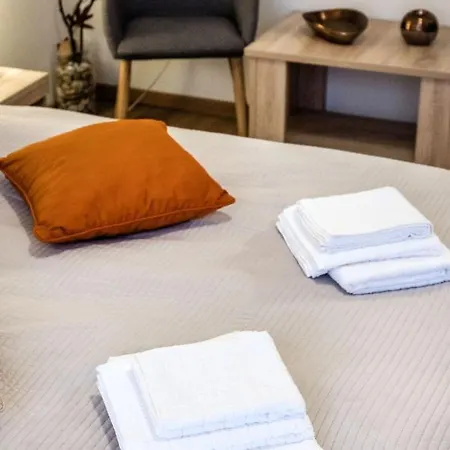 Downtown Charm With Balcony And Garden View Apartment Budapest