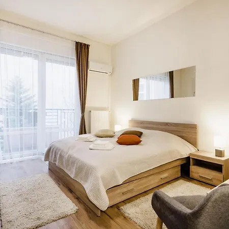 Apartment Downtown Charm With Balcony And Garden View Budapest
