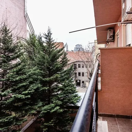 Apartment Downtown Charm With Balcony And Garden View *