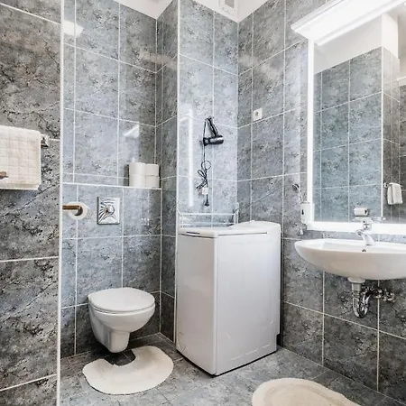 Downtown Charm With Balcony And Garden View Apartment Budapest
