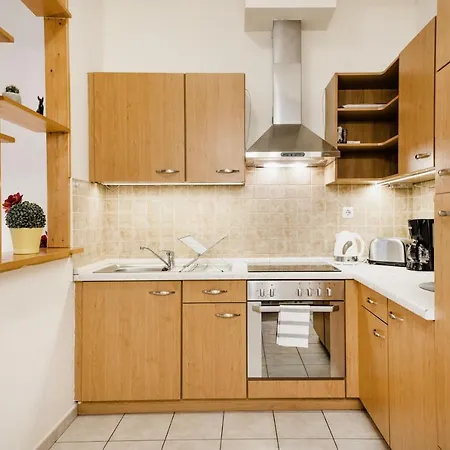Downtown Charm With Balcony And Garden View Apartment Budapest