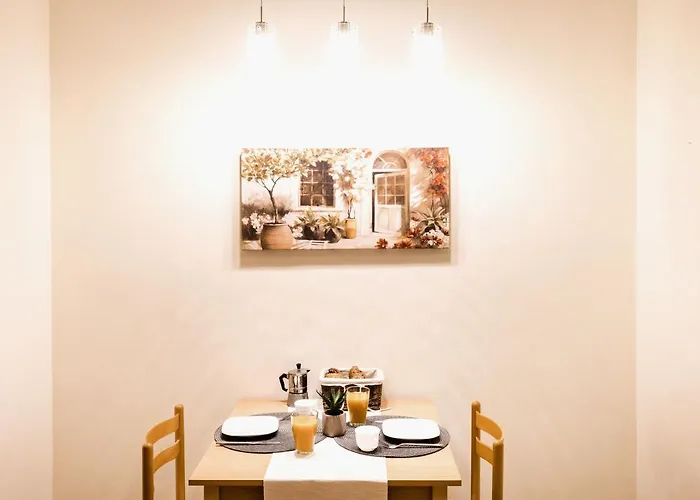 아파트 Downtown Charm With Balcony And Garden View 부다페스트