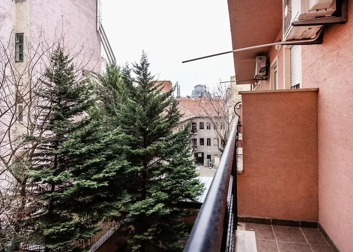 Appartamento Downtown Charm With Balcony And Garden View *
