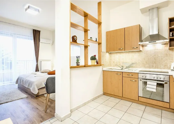 Apartment Downtown Charm With Balcony And Garden View