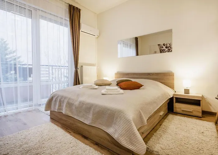 Downtown Charm With Balcony And Garden View Apartamento