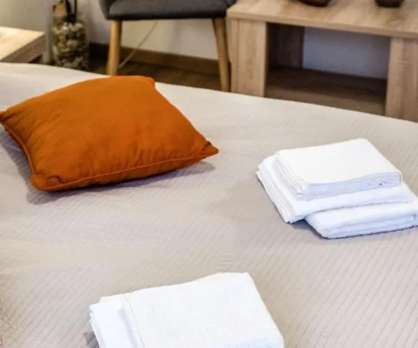 Downtown Charm With Balcony And Garden View Apartment Budapest